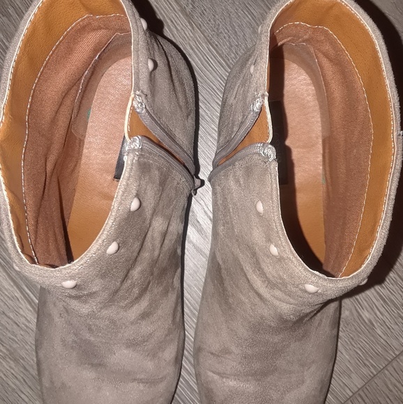 Shoes - Picture 3 of 3